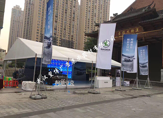 美陳道具定制：打造個(gè)性化商業(yè)空間的藝術(shù)