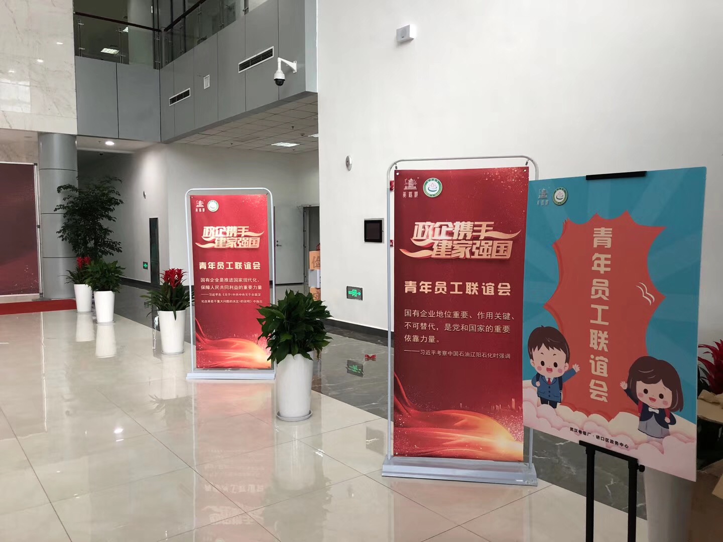 門(mén)型海報(bào)架租賃